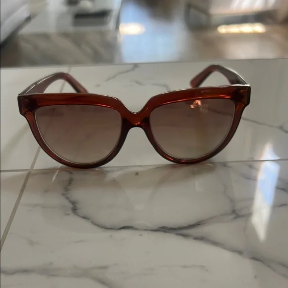Valentino Garavani V670S Two-Tone Black and Cream Sunglasses. 015 140 Pre-owned. Valentino Garavani V670S Two-Tone Black and | Mercari main image 4